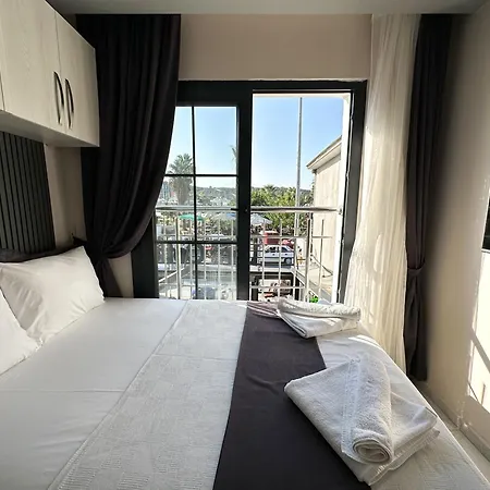 Marina Lora Sigacik Hotel *